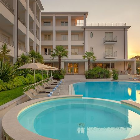 Hotel Nazionale Desenzano del Garda Esterno foto