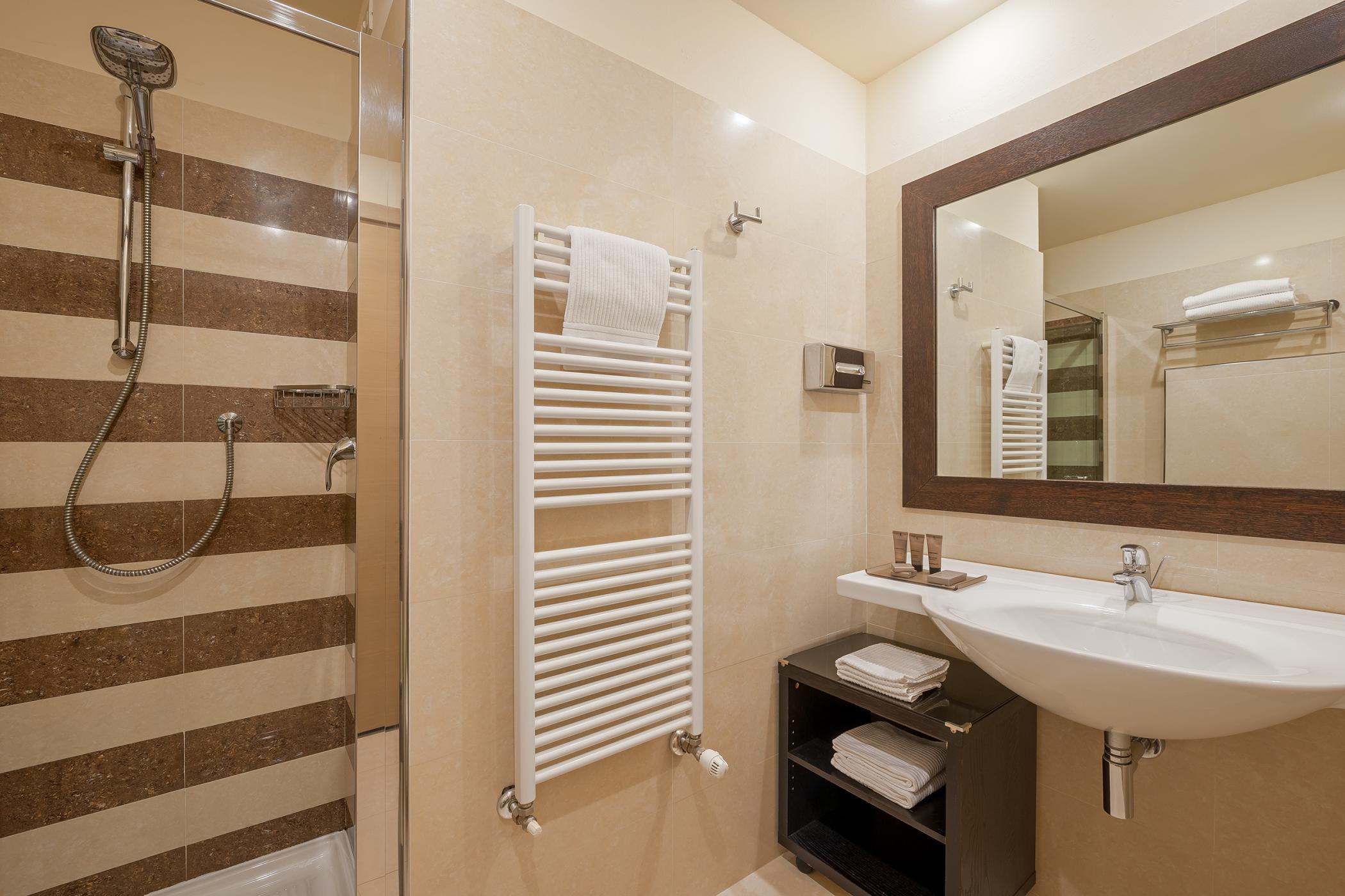 Hotel Nazionale Desenzano del Garda Esterno foto
