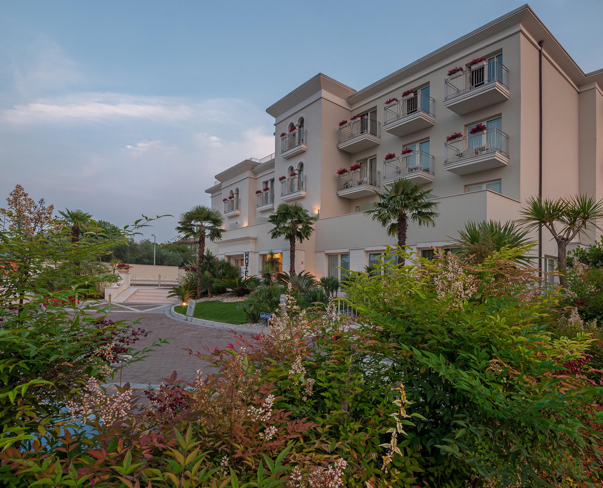 Hotel Nazionale Desenzano del Garda Esterno foto