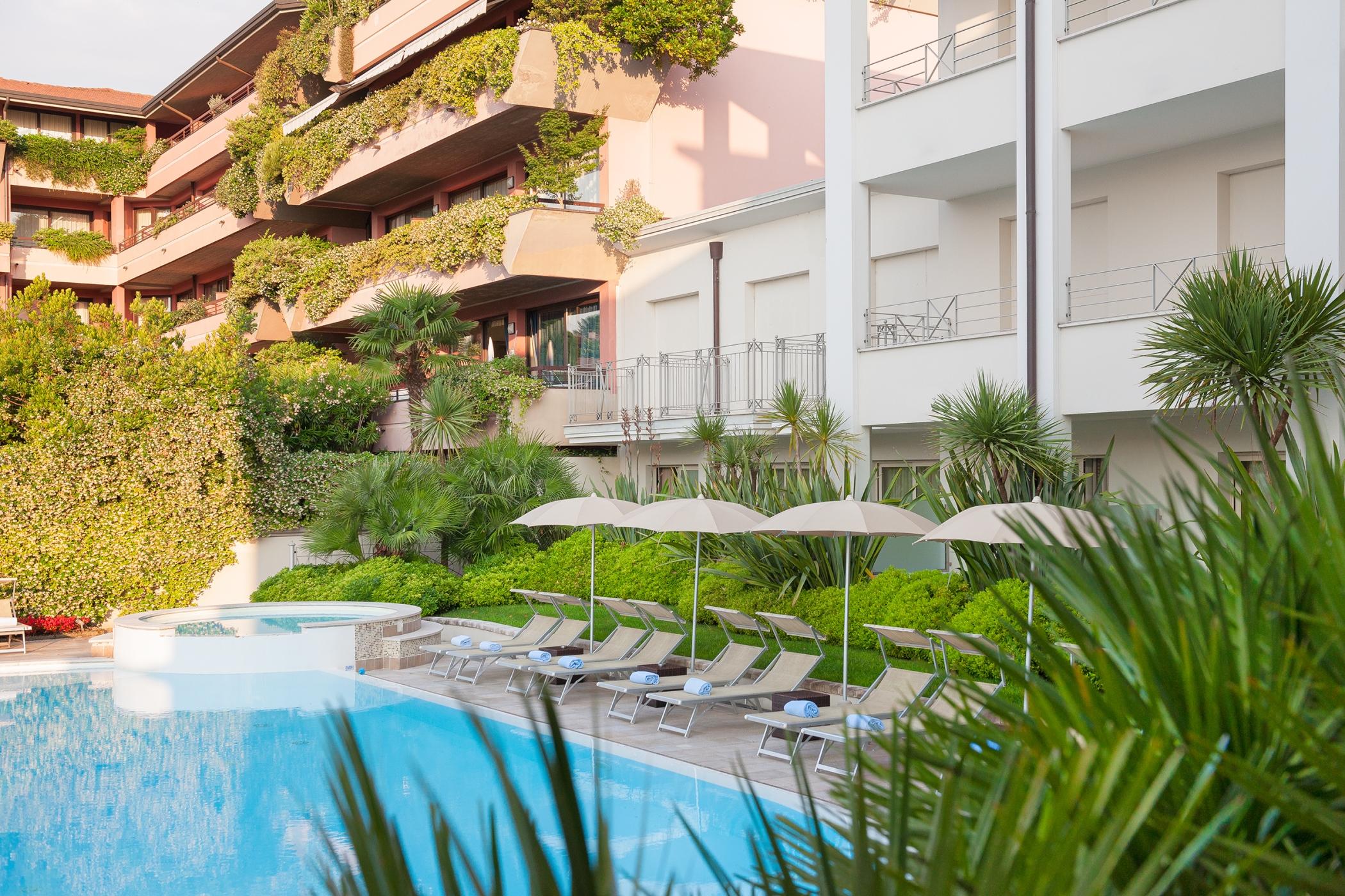 Hotel Nazionale Desenzano del Garda Esterno foto