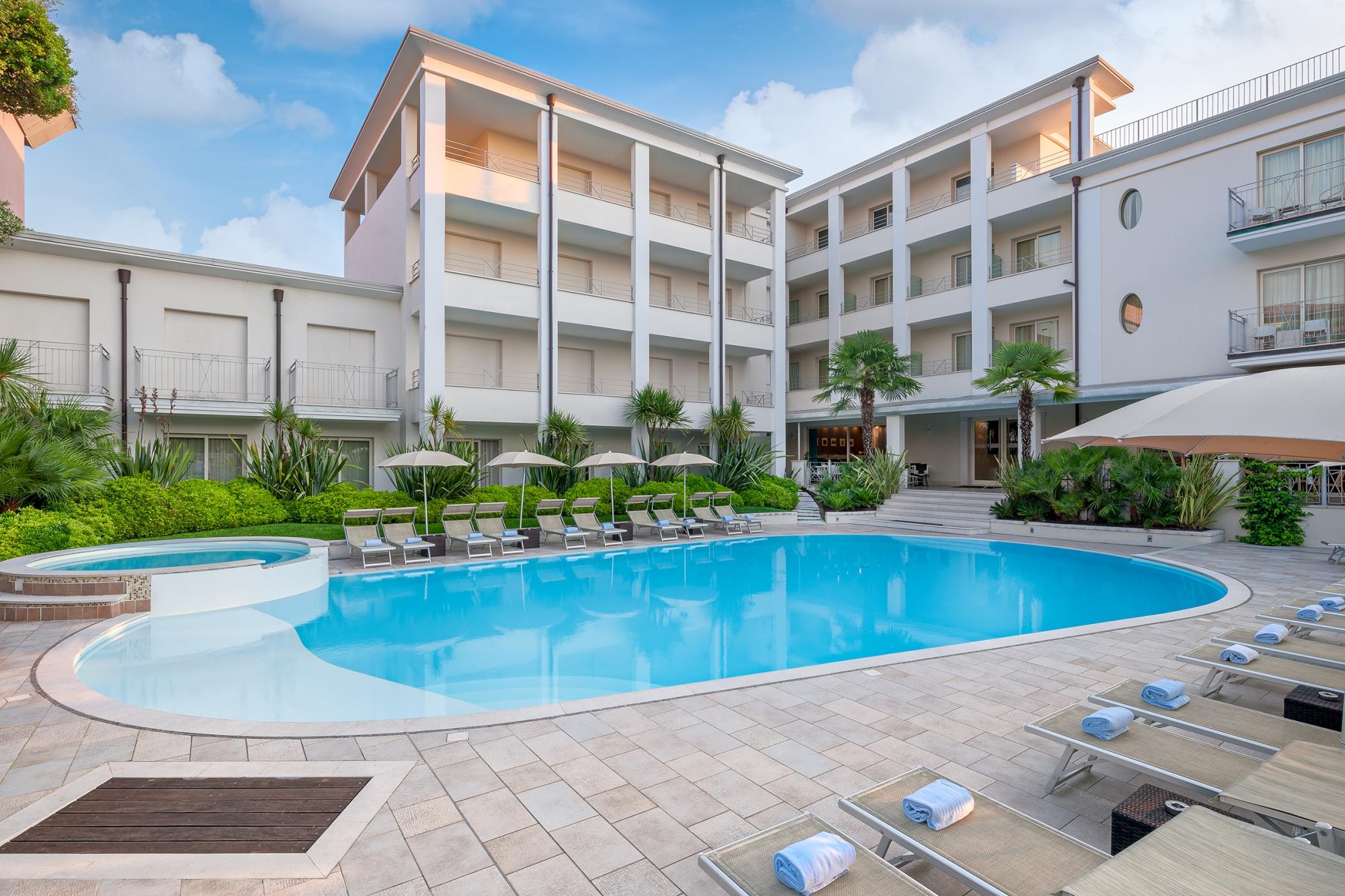 Hotel Nazionale Desenzano del Garda Esterno foto