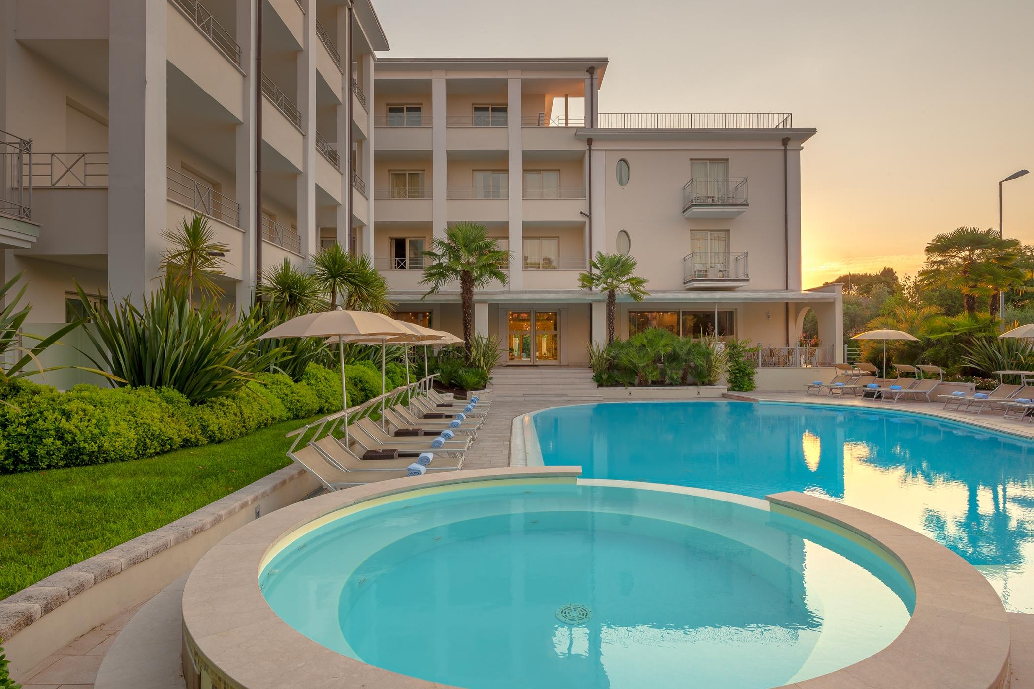 Hotel Nazionale Desenzano del Garda Esterno foto